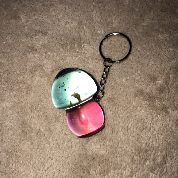Custom epoxy resin mini mushroom 🍄 keychain New - Picture 5 of 6